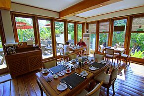 Hotel by the Red Canal