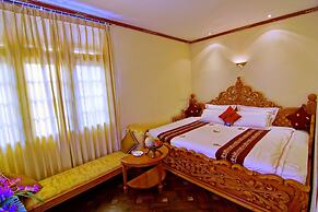 Hotel by the Red Canal