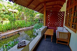 Hotel by the Red Canal