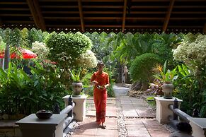 Hotel by the Red Canal
