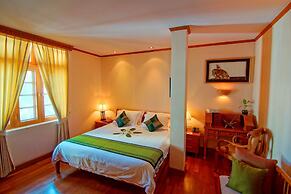 Hotel by the Red Canal