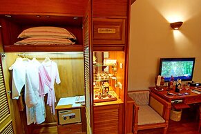 Hotel by the Red Canal