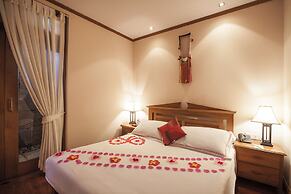 Hotel by the Red Canal