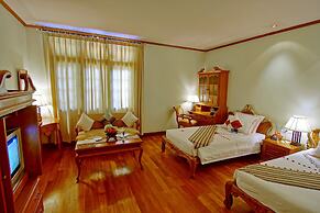 Hotel by the Red Canal