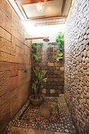 Hotel by the Red Canal