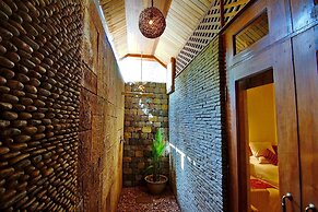 Hotel by the Red Canal