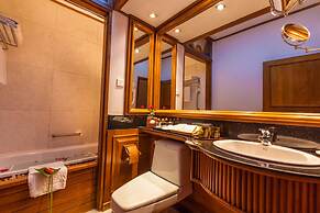 Hotel by the Red Canal