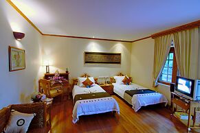 Hotel by the Red Canal