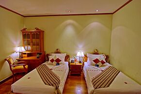 Hotel by the Red Canal