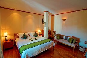 Hotel by the Red Canal