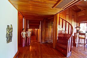 Hotel by the Red Canal