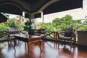 Hotel by the Red Canal