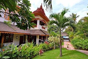 Hotel by the Red Canal