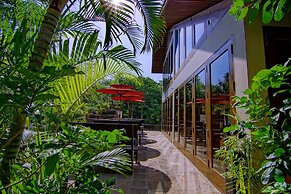 Hotel by the Red Canal