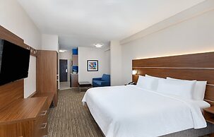 Holiday Inn Express Hotel & Suites Birmingham - Inverness, an IHG Hote