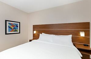 Holiday Inn Express Hotel & Suites Birmingham - Inverness, an IHG Hote