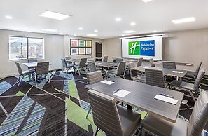 Holiday Inn Express Hotel & Suites Birmingham - Inverness by IHG