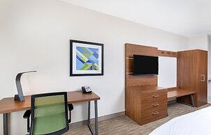 Holiday Inn Express Hotel & Suites Birmingham - Inverness by IHG