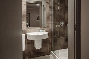 115 The Strand Hotel by NEU Collective