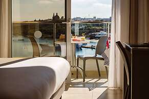 115 The Strand Hotel by NEU Collective