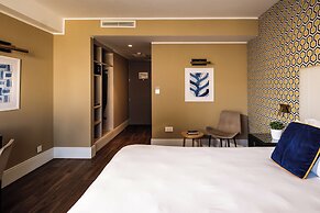 115 The Strand Hotel by NEU Collective