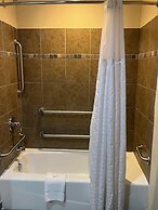 Hometowne Studios & Suites By Red Roof Washington