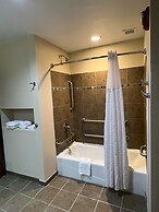 Hometowne Studios & Suites By Red Roof Washington