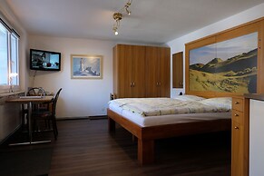 Artist Apartments & Hotel Garni