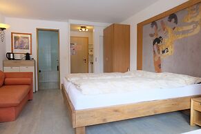 Artist Apartments & Hotel Garni