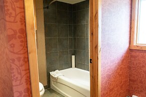 The Fox Hotel and Suites