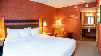 The Fox Hotel and Suites