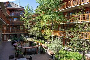 The Fox Hotel and Suites