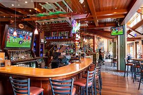 The Fox Hotel and Suites