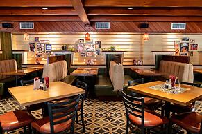 The Fox Hotel and Suites