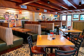 The Fox Hotel and Suites