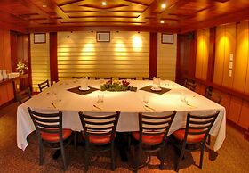 The Fox Hotel and Suites