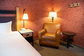 The Fox Hotel and Suites