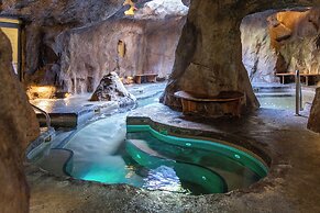 The Fox Hotel and Suites