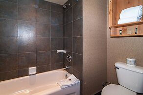 The Fox Hotel and Suites