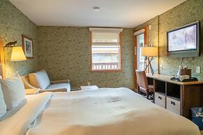 The Fox Hotel and Suites