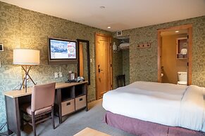 The Fox Hotel and Suites