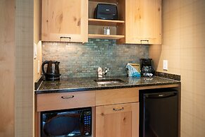 The Fox Hotel and Suites