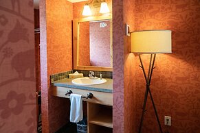 The Fox Hotel and Suites