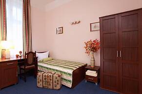 Hotel - Pension Cortina