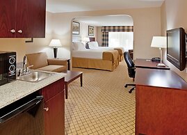 Holiday Inn Express & Suites Wichita Airport by IHG