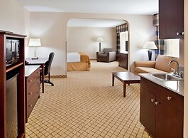 Holiday Inn Express & Suites Wichita Airport by IHG
