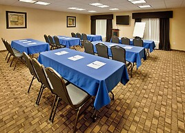 Holiday Inn Express & Suites Wichita Airport by IHG