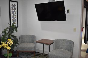 Holiday Inn Express & Suites McPherson by IHG