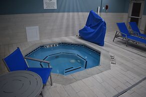 Holiday Inn Express & Suites McPherson by IHG