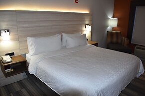 Holiday Inn Express & Suites McPherson by IHG
